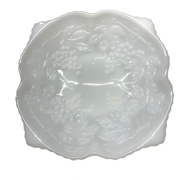 Mid-Century Milk Glass Grape Pattern 10″ Plate – Indiana Glass ‘Harvest Grape - Picture 5 of 8